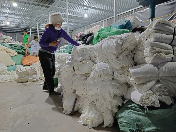 Vải vụn trắng